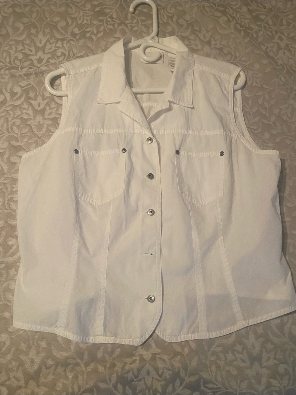 Liz Claiborne white 100% cotton sleeveless shirt.